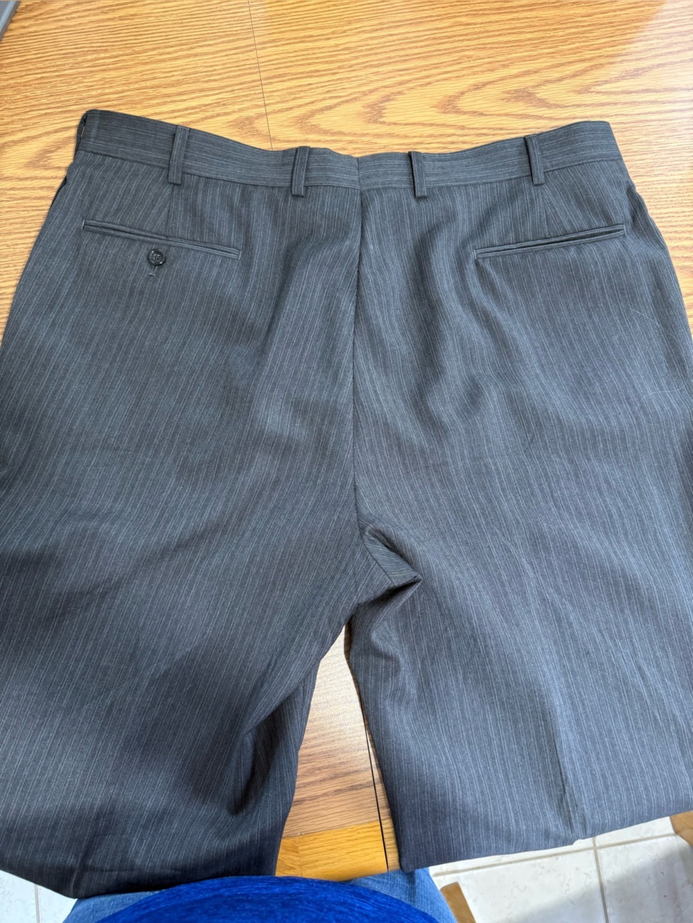 46R Jos. A Banks Suit - 2 Button Dark Gray Pin Stripe. Pants included. - Picture 11 of 15
